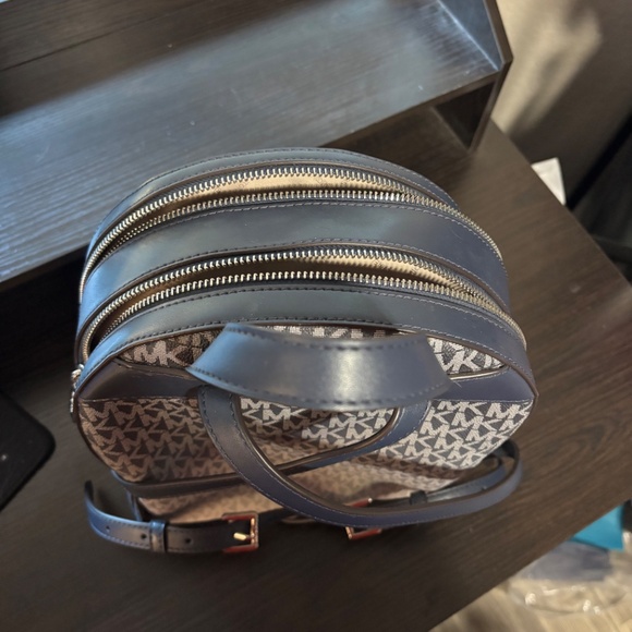 Michael Kors Women's Jaycee Medium Ombré Signature Logo Backpack (Navy) - Picture 4 of 8